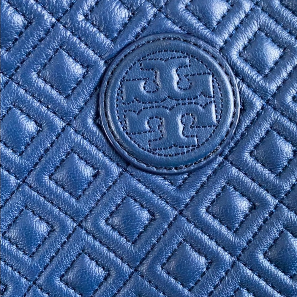 Tory Burch Quilted Diamond Tote - Navy Blue - Picture 3 of 16
